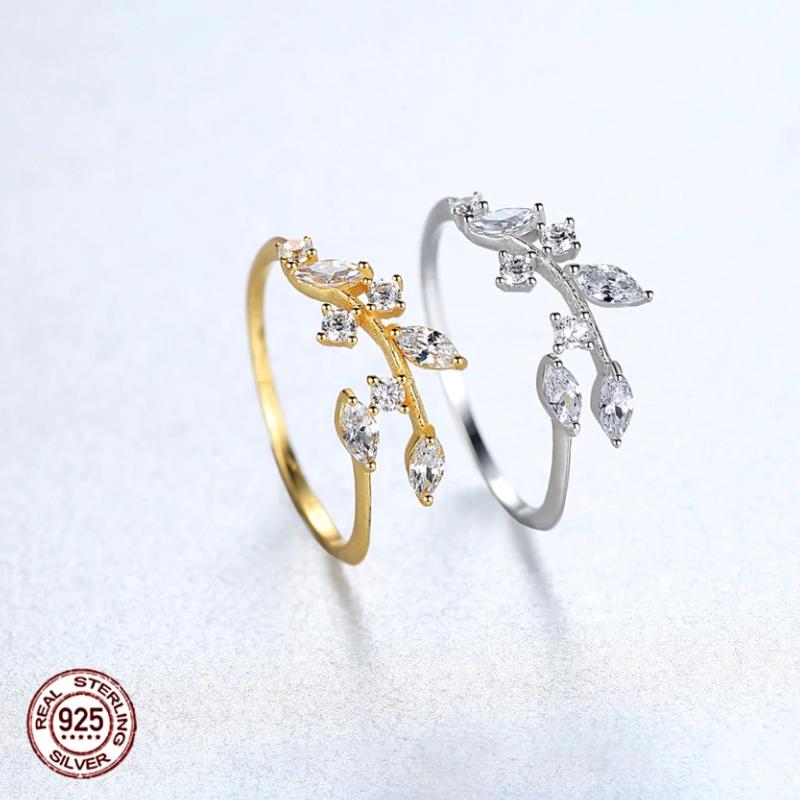 Schlichter Ring aus Sterlingsilber mit olivgrünem Strass und Blattmotiv