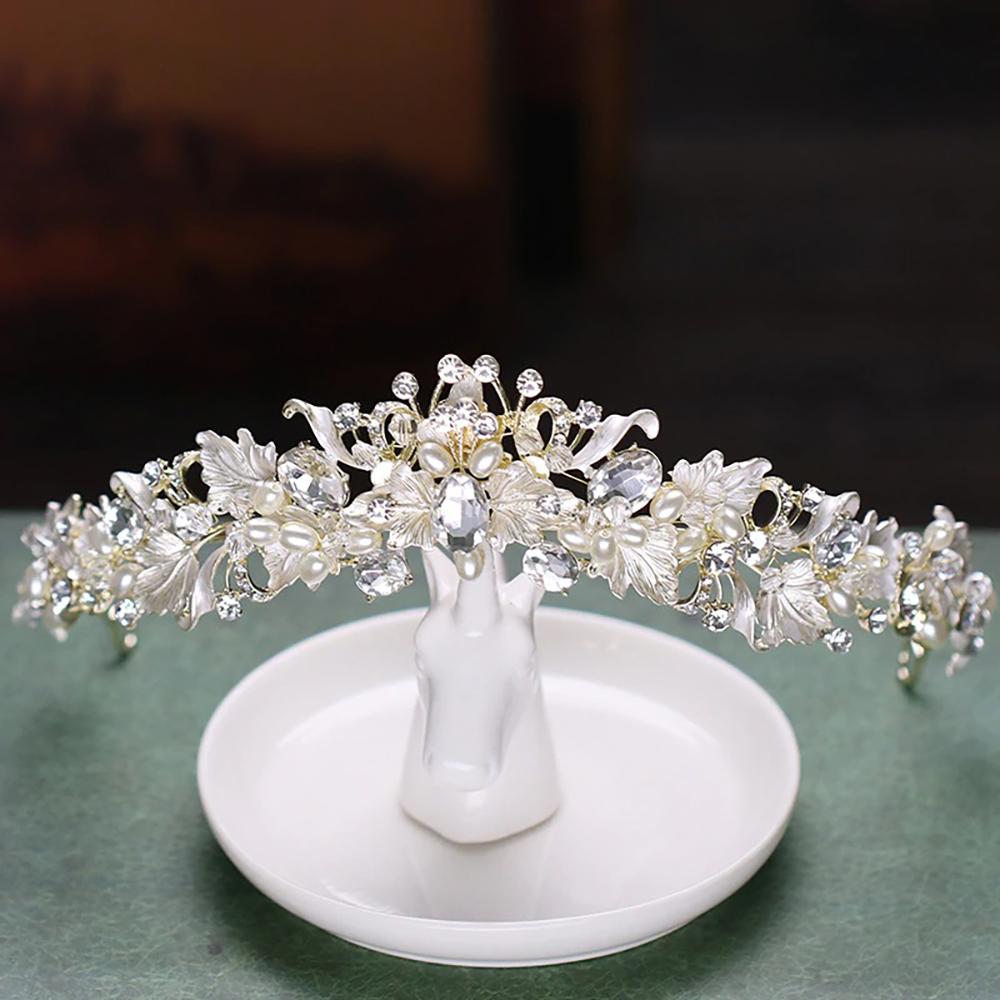 Auffällige Vintage Diademe mit Perlen und Strass