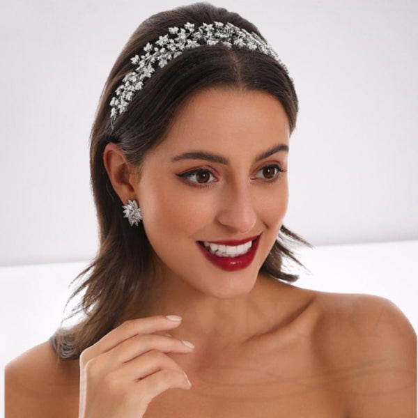 Atemberaubende Blumenkrone mit Strasssteinen für die Brautkönigin