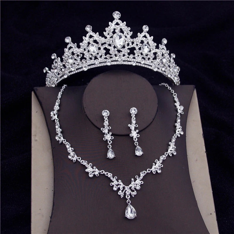 Atemberaubendes Brautschmuckset mit Tiara und Krone aus Strasssteinen