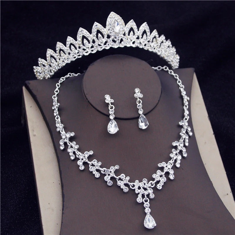 Atemberaubendes Brautschmuckset mit Tiara und Krone aus Strasssteinen