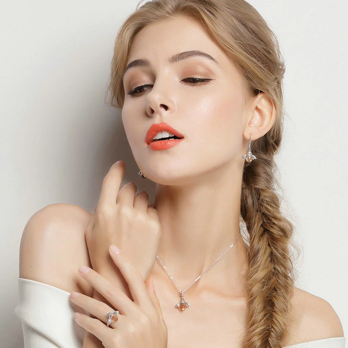 Atemberaubender und eleganter Bienen-Halskettenanhänger