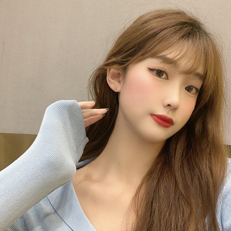 Süße asymmetrische Wolken- und Flugzeugohrringe