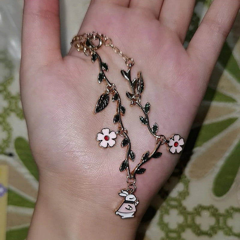 Süße Blumen- und Sternenarmbandkollektion