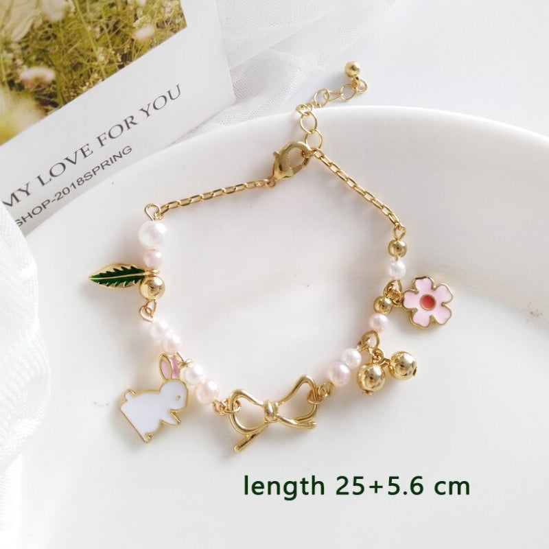 Süße Blumen- und Sternenarmbandkollektion