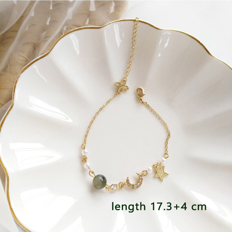 Süße Blumen- und Sternenarmbandkollektion