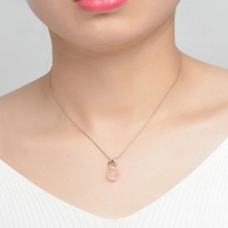 Süße und romantische Halsketten mit Rosenquarz-Blumenanhänger