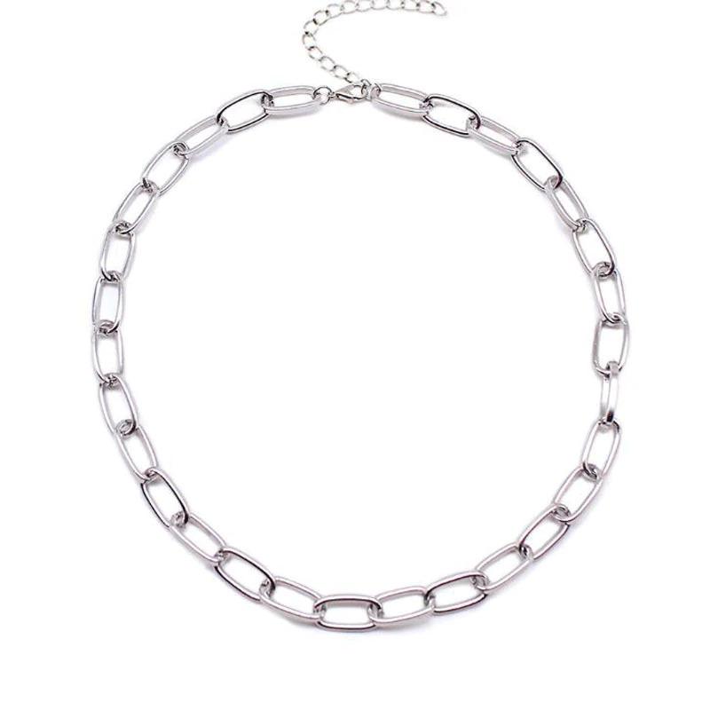 Dicke und klobige Halskette im Punk-Stil