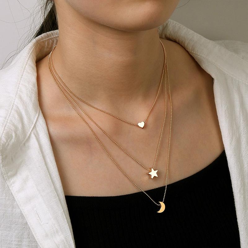 Dicke, mehrlagige Kette mit Anhänger in verschiedenen Stilen