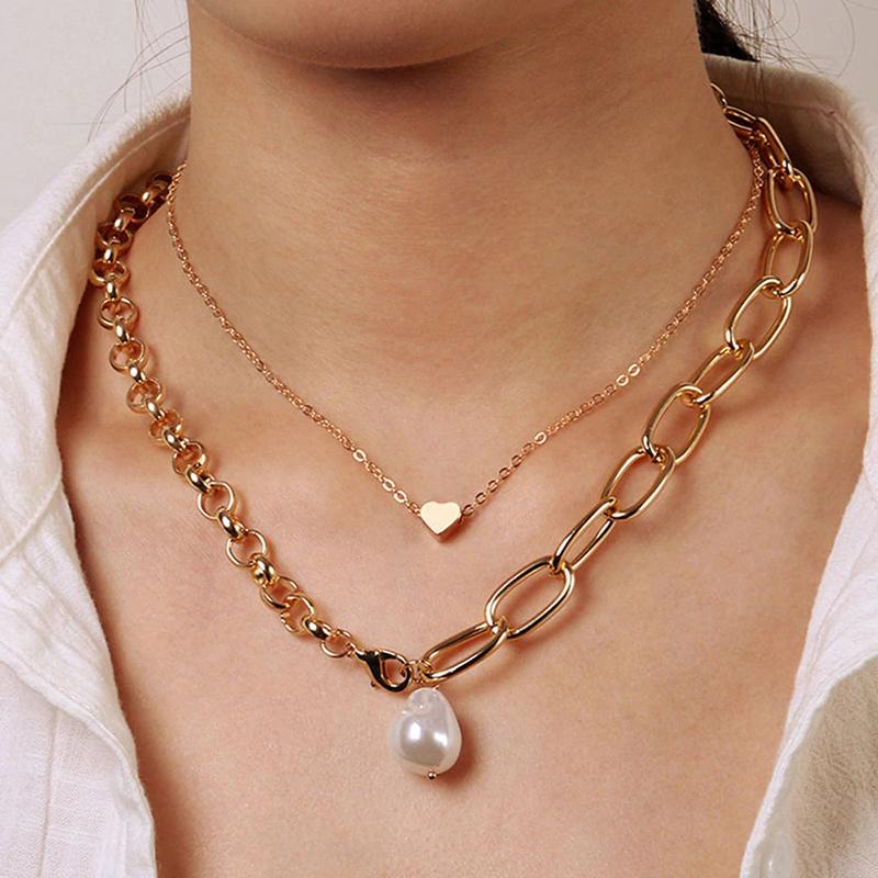 Dicke, mehrlagige Kette mit Anhänger in verschiedenen Stilen