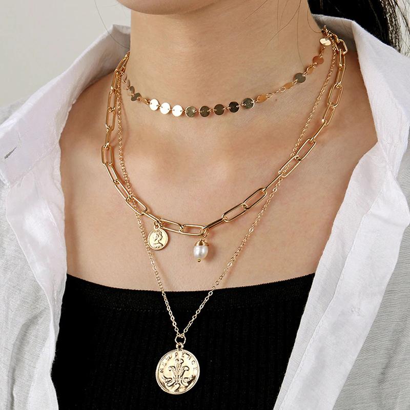 Dicke, mehrlagige Kette mit Anhänger in verschiedenen Stilen