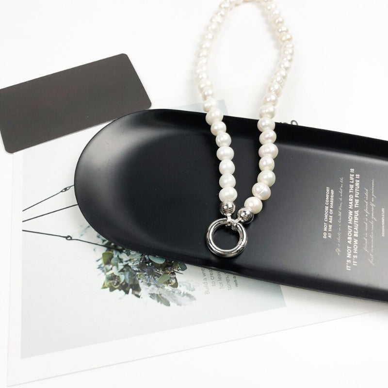 Zeitlose Mode Süßwasserperlen mit runden Charm-Halsketten