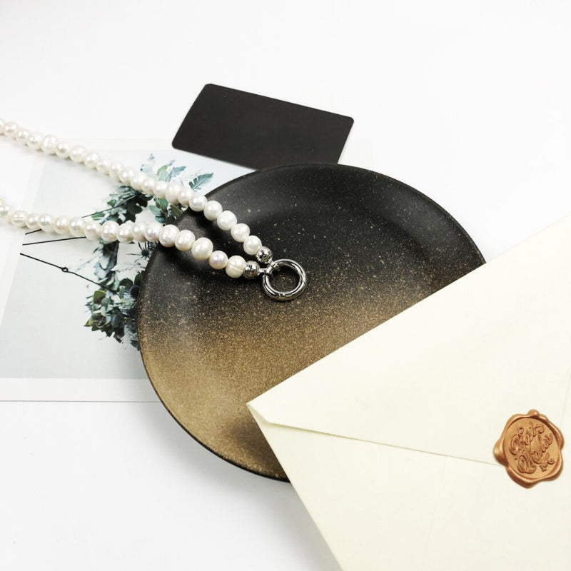 Zeitlose Mode Süßwasserperlen mit runden Charm-Halsketten