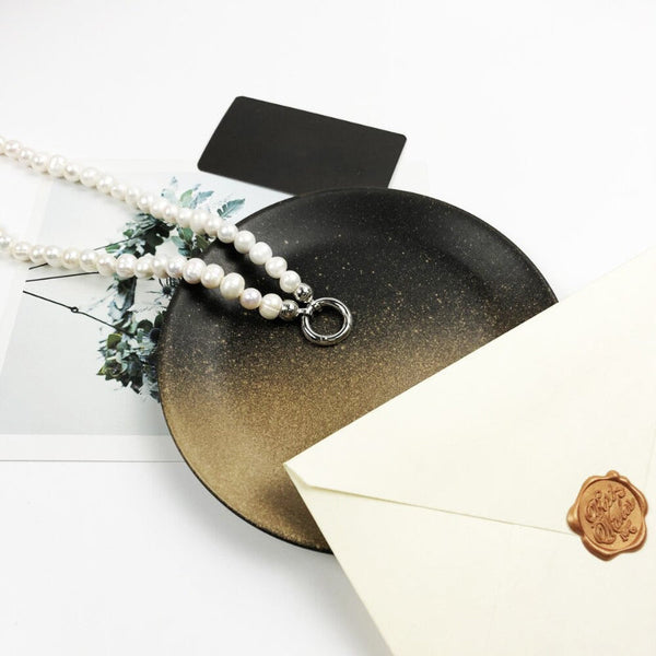 Zeitlose Mode Süßwasserperlen mit runden Charm-Halsketten