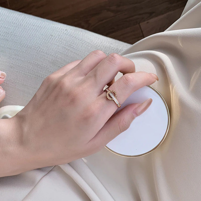 Zeitlose Mode Römische Ziffern und Gürtelschnallenförmige Ringe