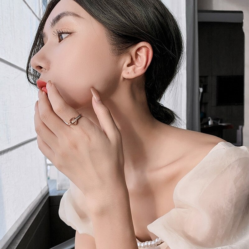 Zeitlose Mode Römische Ziffern und Gürtelschnallenförmige Ringe