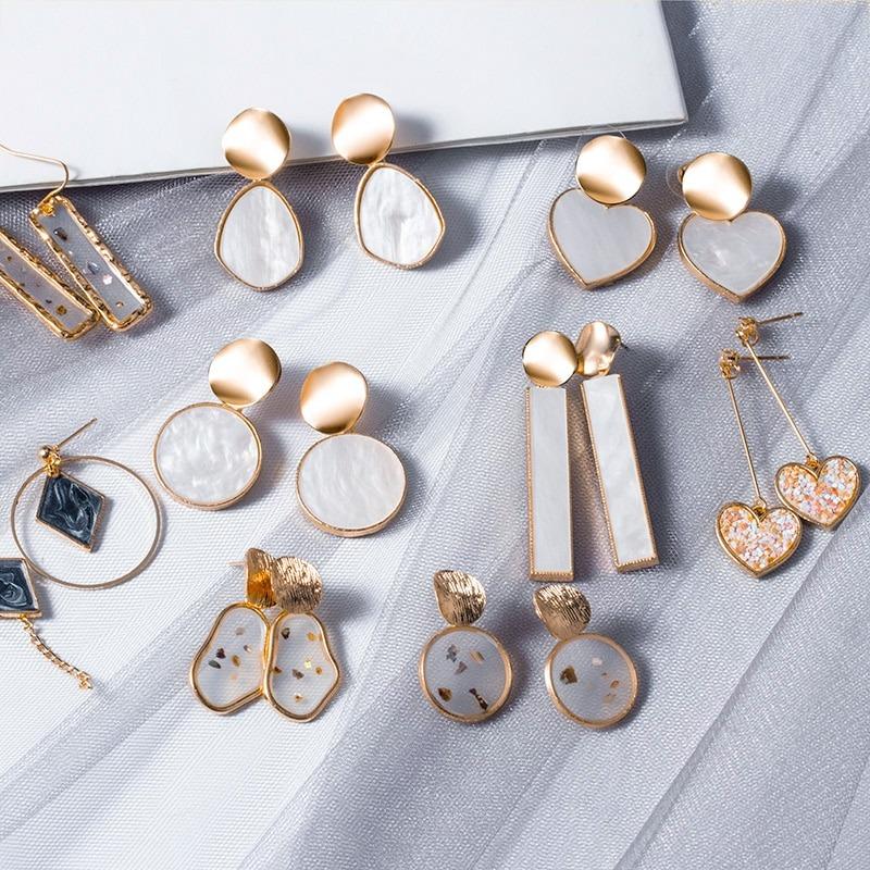 Zeitlose geometrische Ohrhänger