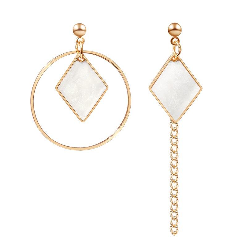 Zeitlose geometrische Ohrhänger