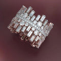 Zeitloser luxuriöser Ring mit Zirkonia