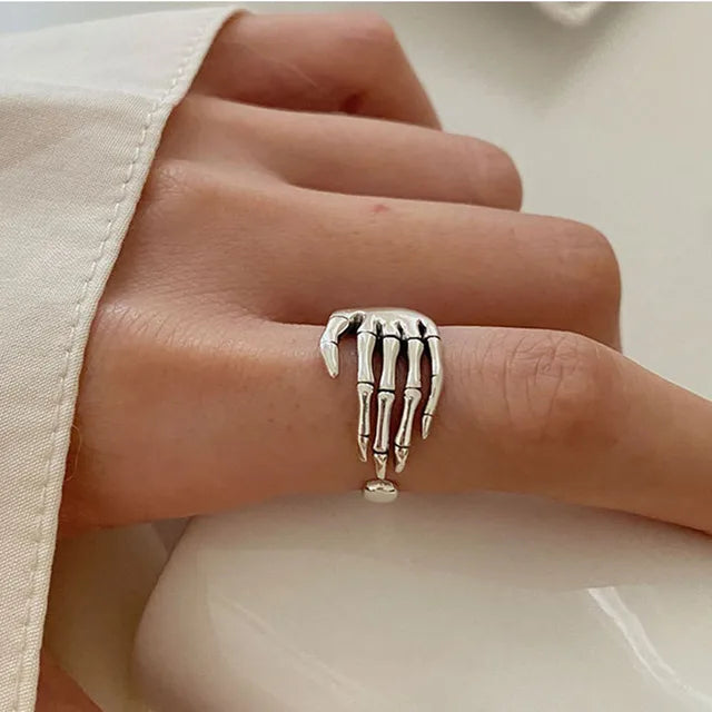Silberner Skelettring - Schicker Skeletthandschmuck
