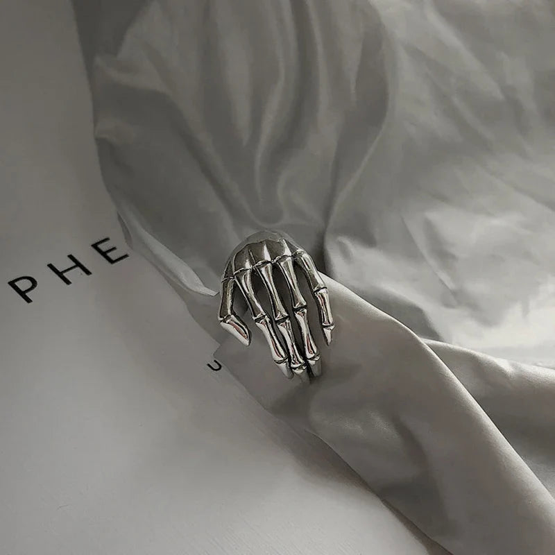 Silberner Skelettring - Schicker Skeletthandschmuck