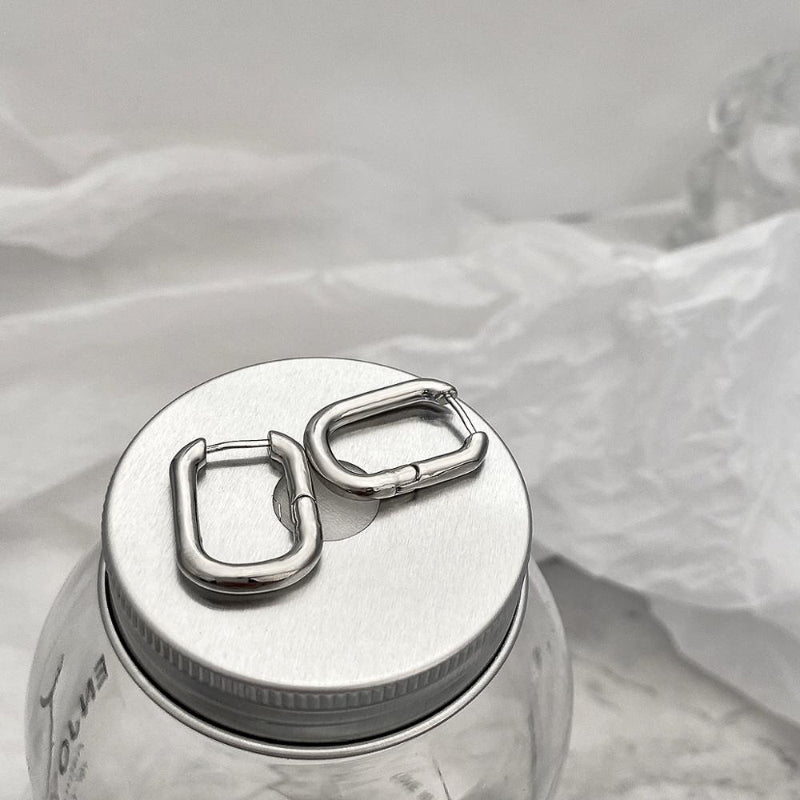 Trendsetter – Geometrische, klobige Creolen in O-Form