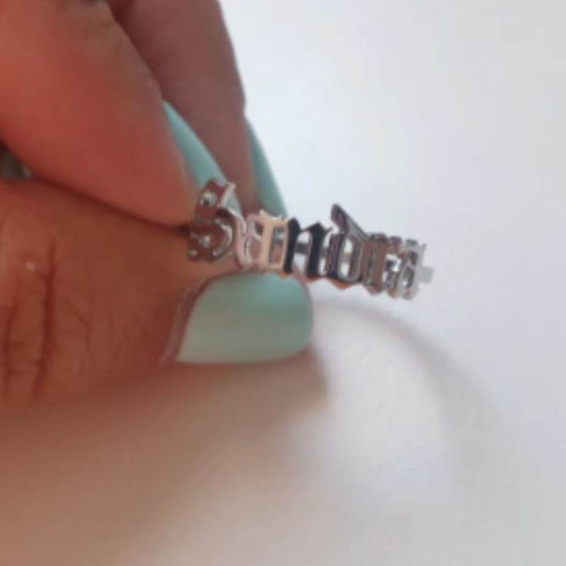 Trendy personalisierter und verstellbarer Namensring