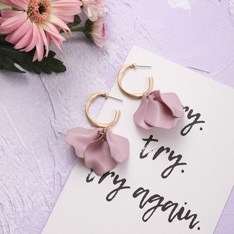 Trendy Fashion Very Peri Flower Theme Geometrische Ohrringe Kollektion