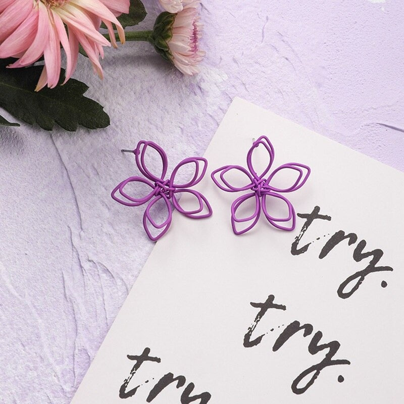 Trendy Fashion Very Peri Flower Theme Geometrische Ohrringe Kollektion