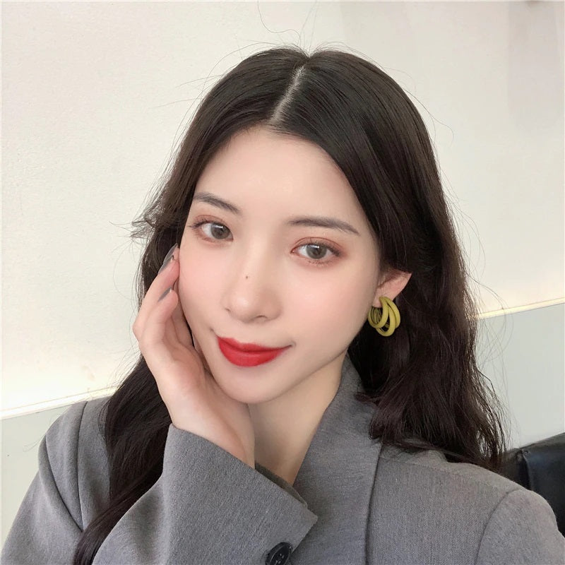 Trendy Statement-Ohrring-Kollektion im geometrischen Stil im Retro-Look