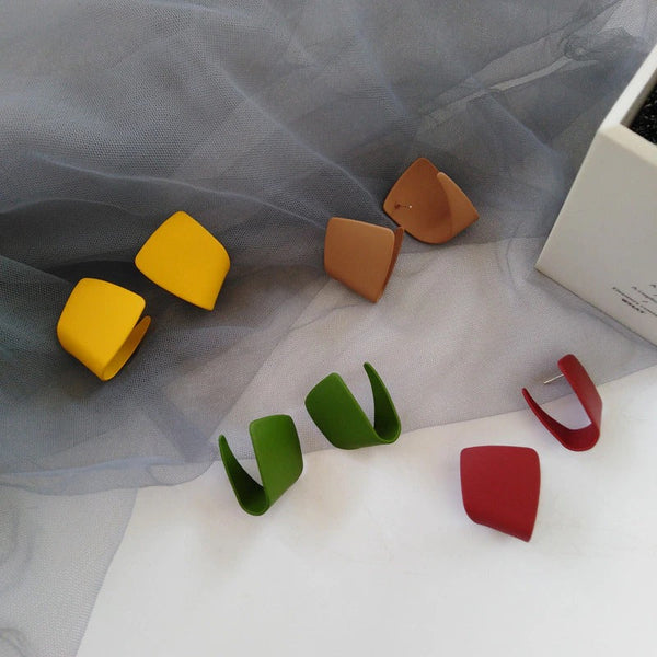 Trendy Statement-Ohrring-Kollektion im geometrischen Stil im Retro-Look