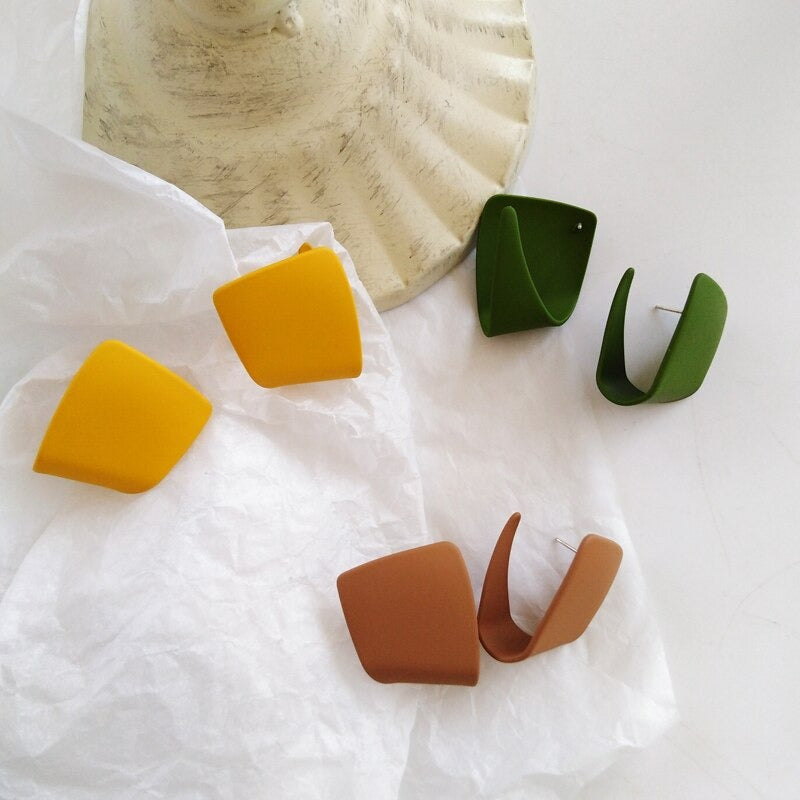 Trendy Statement-Ohrring-Kollektion im geometrischen Stil im Retro-Look