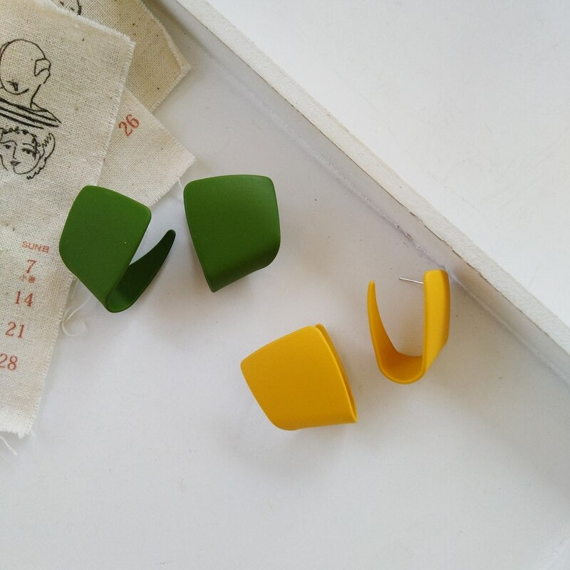 Trendy Statement-Ohrring-Kollektion im geometrischen Stil im Retro-Look