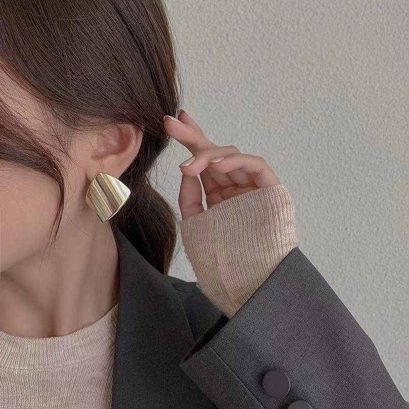 Trendy Statement-Ohrring-Kollektion im geometrischen Stil im Retro-Look