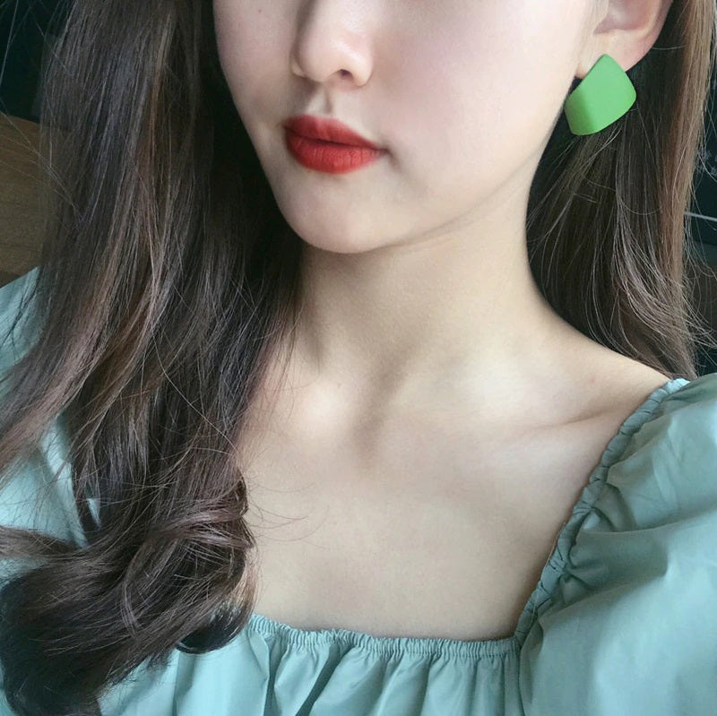 Trendy Statement-Ohrring-Kollektion im geometrischen Stil im Retro-Look