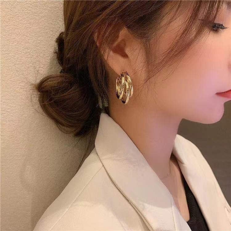 Trendy Statement-Ohrring-Kollektion im geometrischen Stil im Retro-Look