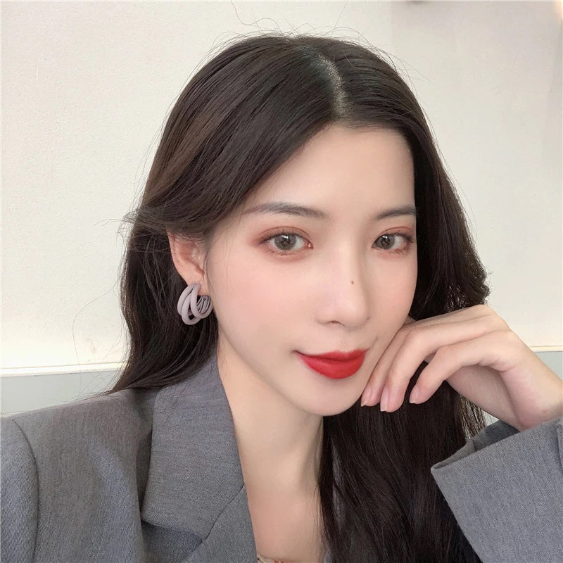 Trendy Statement-Ohrring-Kollektion im geometrischen Stil im Retro-Look