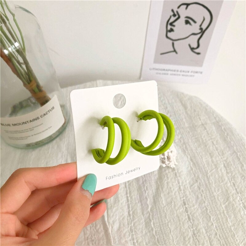 Trendy Statement-Ohrring-Kollektion im geometrischen Stil im Retro-Look