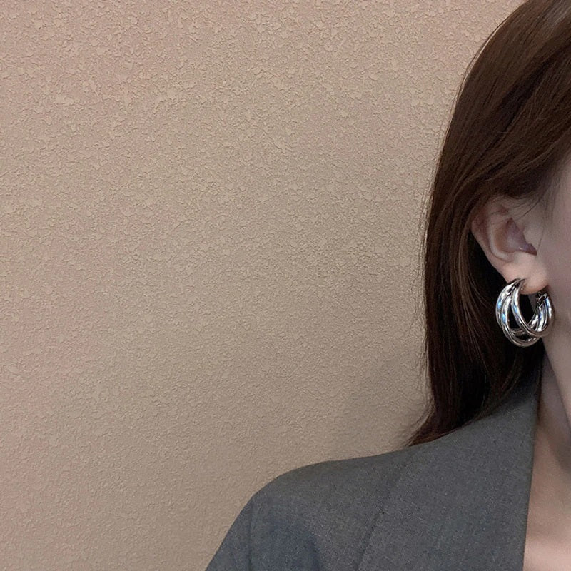 Trendy Statement-Ohrring-Kollektion im geometrischen Stil im Retro-Look