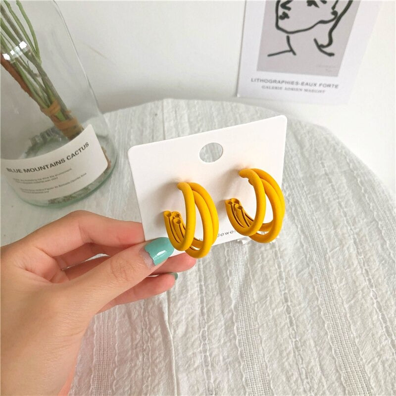 Trendy Statement-Ohrring-Kollektion im geometrischen Stil im Retro-Look