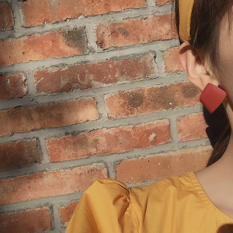 Trendy Statement-Ohrring-Kollektion im geometrischen Stil im Retro-Look