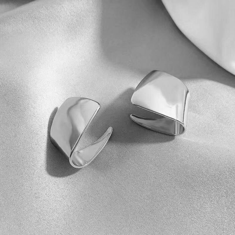 Trendy Statement-Ohrring-Kollektion im geometrischen Stil im Retro-Look