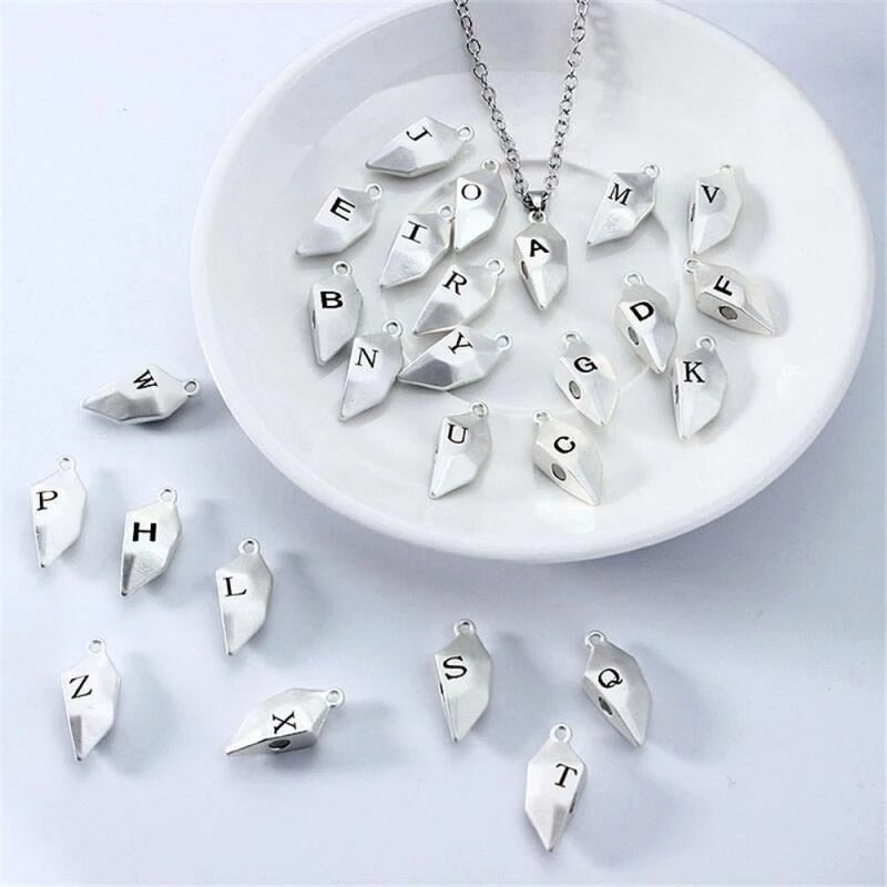 Zweiteilige personalisierte magnetische Anziehungskraft herzförmige Paar-Anhänger-Halsketten