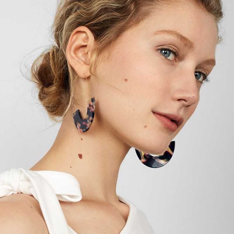 U-förmige Marmor-Tropfenohrringe