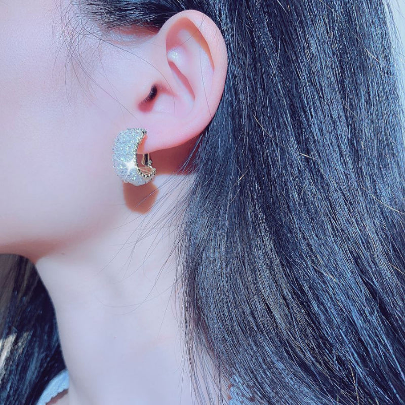 Ultra-funkelnde, mit Strasssteinen besetzte Ohrringe