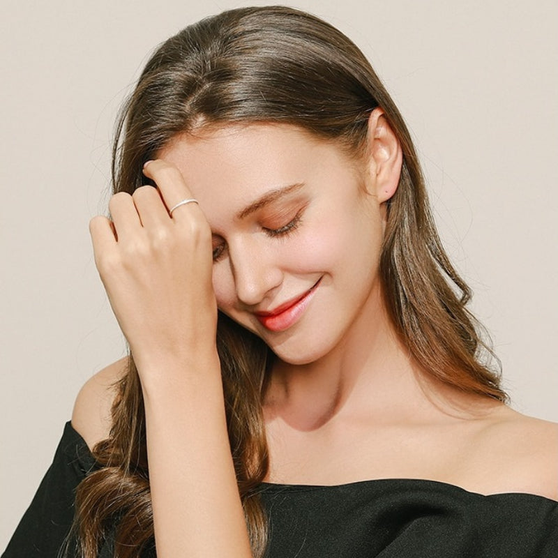 Ultradünne, quadratische, mit Zirkonen verzierte Sterlingsilberringe