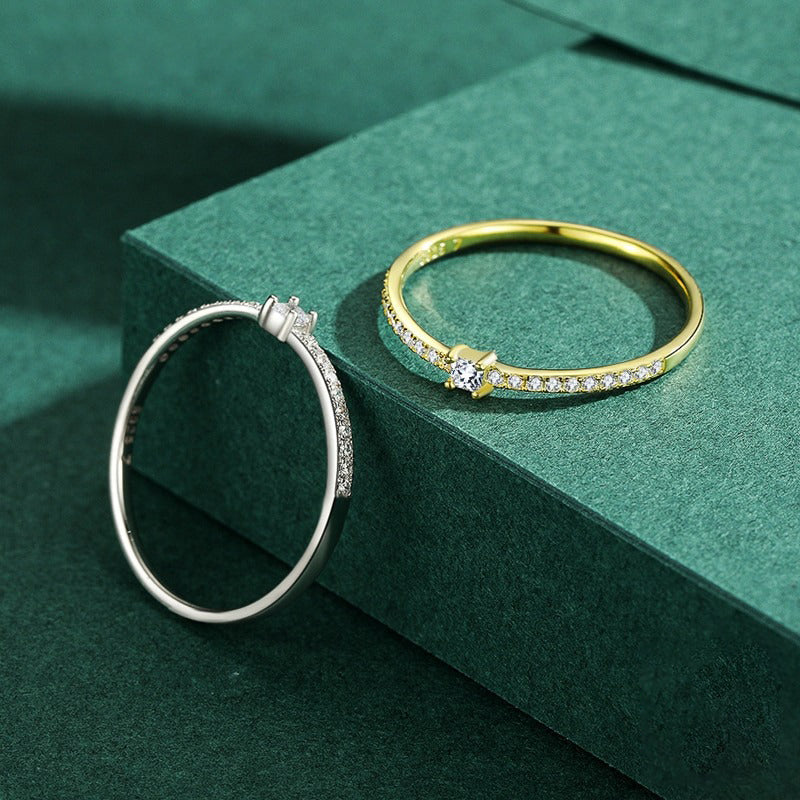 Ultradünne, quadratische, mit Zirkonen verzierte Sterlingsilberringe