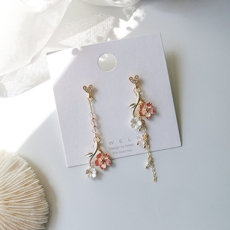 Künstlerische und einzigartige asymmetrische Statement-Ohrring-Kollektion