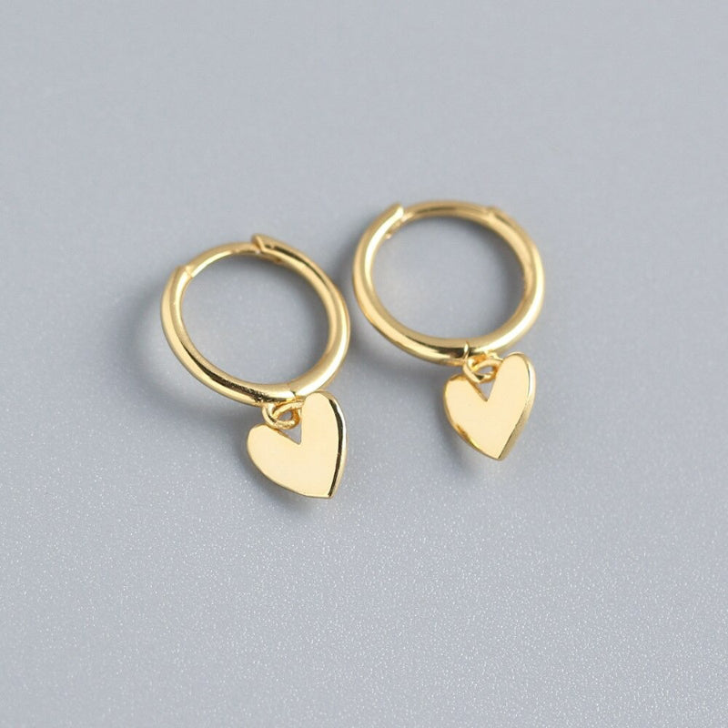 Handgemachte minimalistische Liebe Herz Charm Creolen
