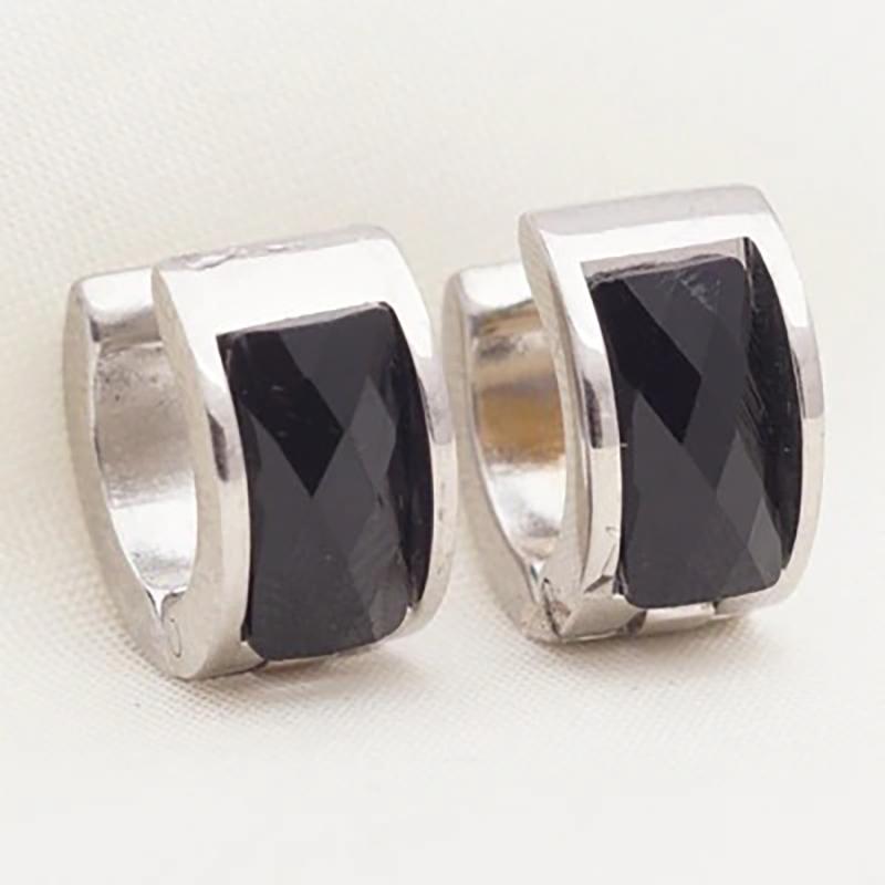 Verschiedene Stile kleiner geometrischer Creolen